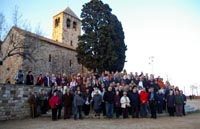 Els participants de la trobada davant de Santa Maria de Barberà.